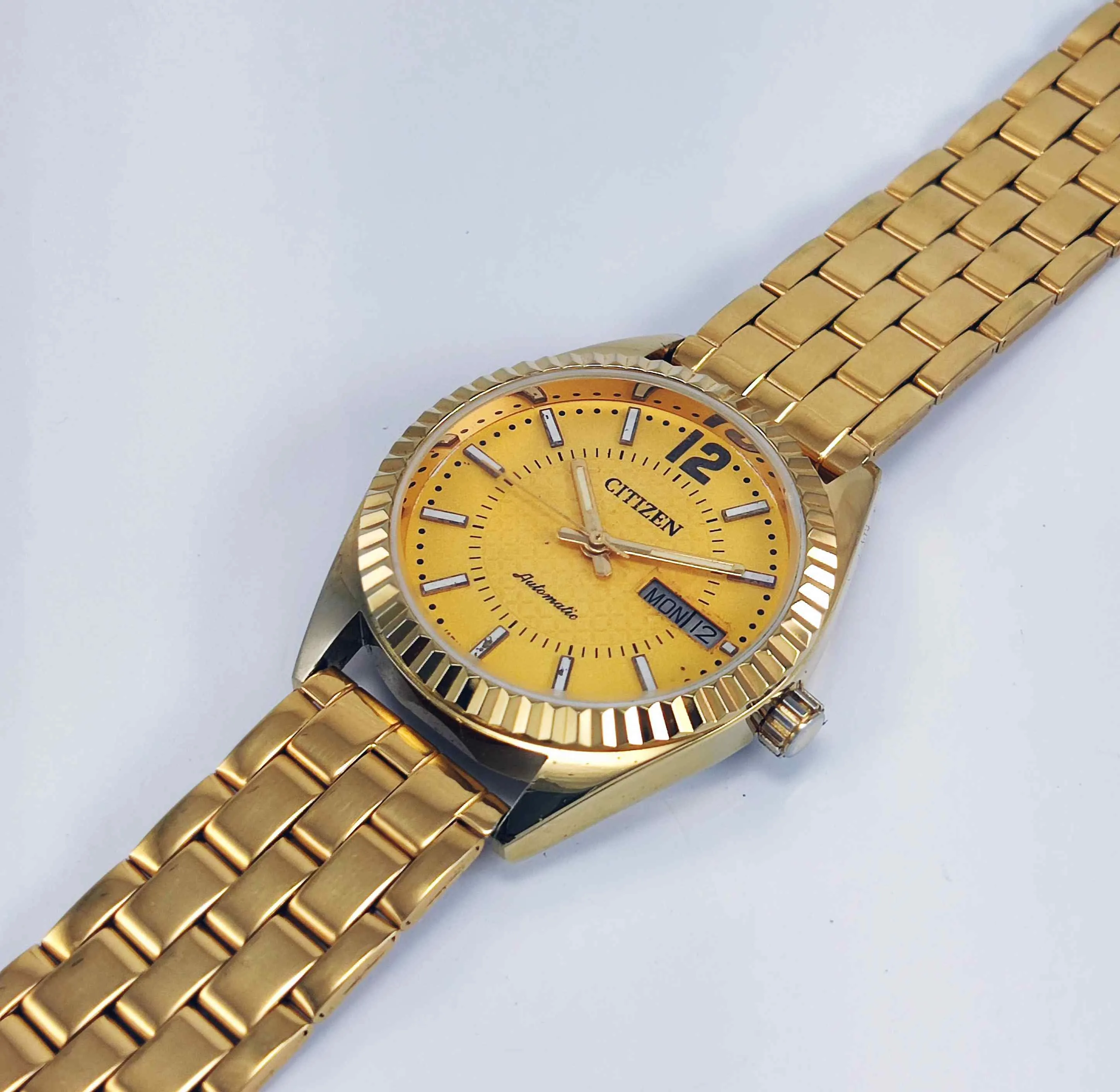 Citizen Automatic 8200A Sun Yellow Dial 21 Jewels Day Date Men's Mechanical Watch
